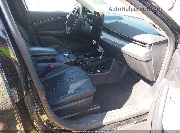 3FMTK1SS7NMA18541 2022 FORD MUSTANG MACH-E Black Widok wnętrza z przodu