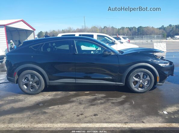 3FMTK1SS7NMA18541 2022 FORD MUSTANG MACH-E Black Widok wnętrza z tyłu