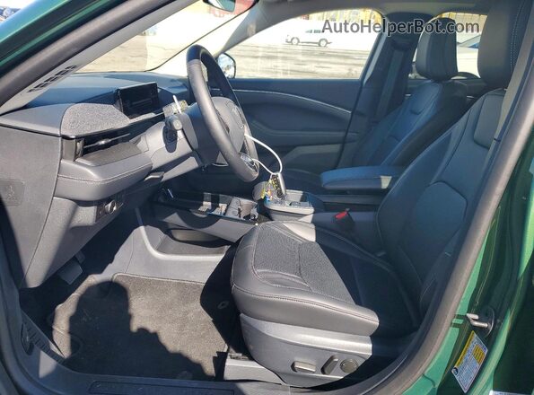 3FMTK3R7XSMA36489 2025 FORD MUSTANG MACH-E PREMI Green Widok wnętrza z przodu