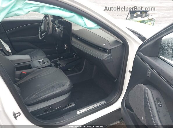 3FMTK3RM0PMA45859 2023 FORD MUSTANG MACH-E PREMI White Widok wnętrza z przodu