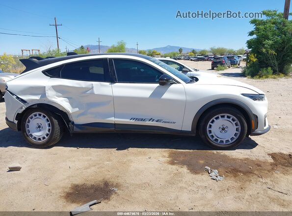 3FMTK4SX6SMA08138 2025 FORD MUSTANG MACH-E Белый Вид задней части салона