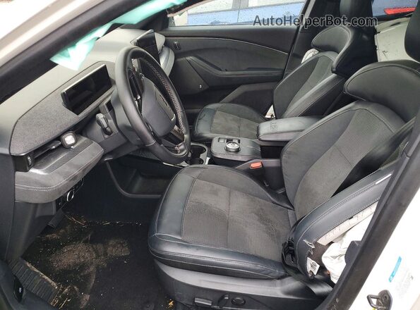 3FMTK4SX9PMA45059 2023 FORD MUSTANG Белый Вид салона спереди