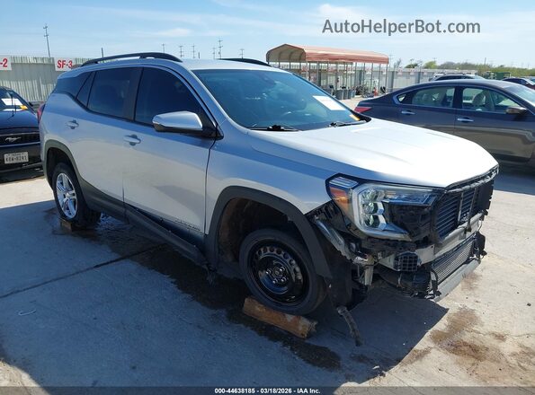 3GKALMEV6NL206462 2022 GMC TERRAIN Серебряный Передняя правая четверть
