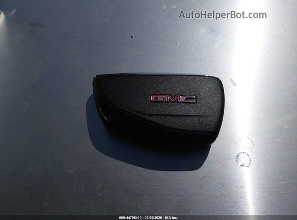 3GKALUEG7TL100679 2026 GMC TERRAIN Черный Вид панели приборов