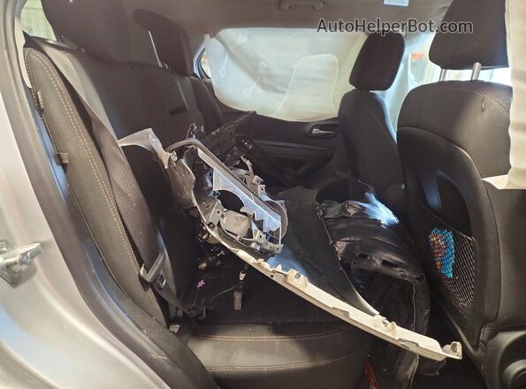 3GNCJKSB7LL164025 2020 CHEVROLET TRAX Серебряный Вид задних сидений