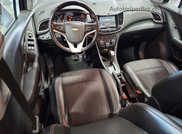 3GNCJLSB2JL386166 2018 CHEVROLET TRAX Темно-бордовый Вид панели приборов