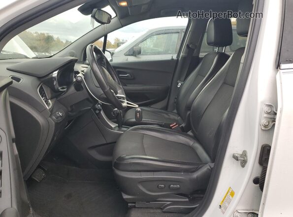 3GNCJLSB3KL304401 2019 CHEVROLET TRAX Белый Вид салона спереди