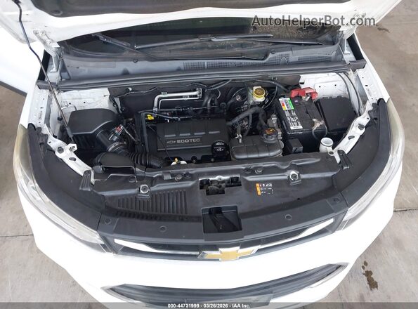 3GNCJLSB8HL225623 2017 CHEVROLET TRAX Белый Вид сзади