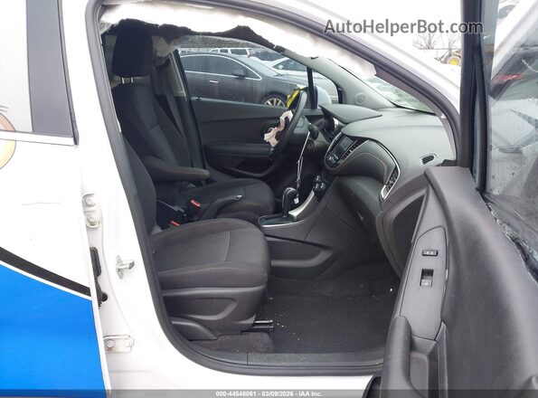 3GNCJLSBXLL210713 2020 CHEVROLET TRAX Белый Вид салона спереди