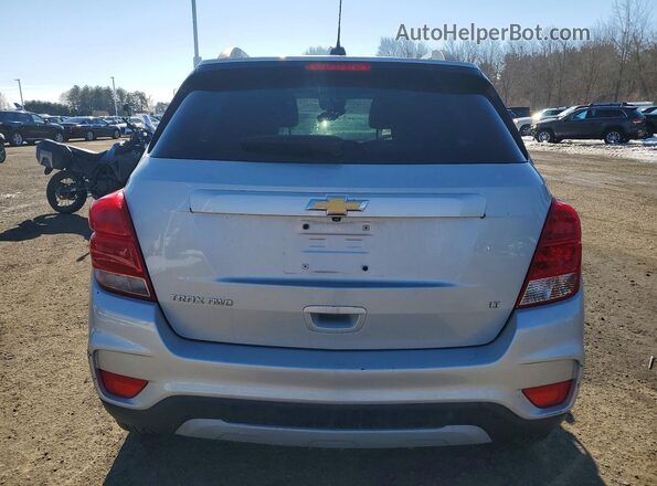 3GNCJPSB0JL227640 2018 CHEVROLET TRAX Silver Widok z tyłu
