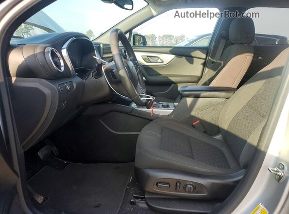 3GNKBCRS5MS538269 2021 CHEVROLET BLAZER Серебряный Вид салона спереди