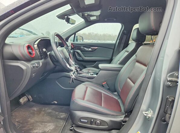 3GNKBERS8PS209744 2023 CHEVROLET BLAZER Серебряный Вид салона спереди
