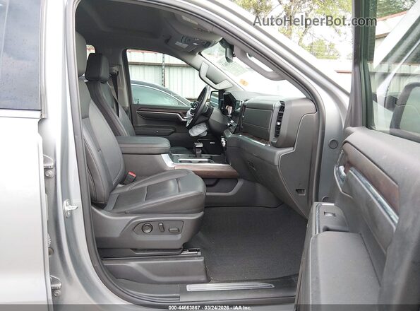 3GTUUDED6RG327794 2024 GMC SIERRA Серебряный Вид салона спереди