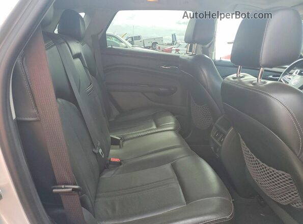 3GYFNBE31GS529058 2016 CADILLAC SRX Silver Вид задньої частини салону