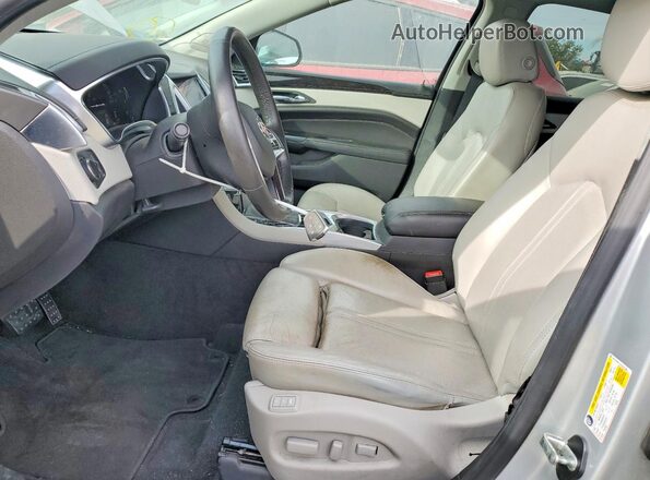 3GYFNBE31GS543851 2016 CADILLAC SRX Серебряный Вид салона спереди