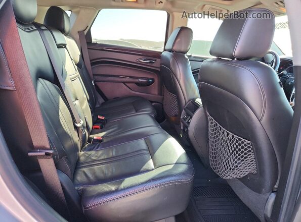 3GYFNEE33GS575153 2016 CADILLAC SRX Silver Вид задньої частини салону