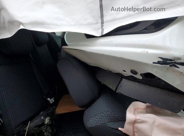 3HGGK5H48KM716210 2019 HONDA FIT White უკანა სავარძლების ხედი