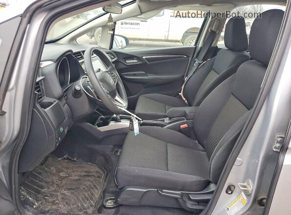 3HGGK5H84KM731287 2019 HONDA FIT Серебряный Вид салона спереди