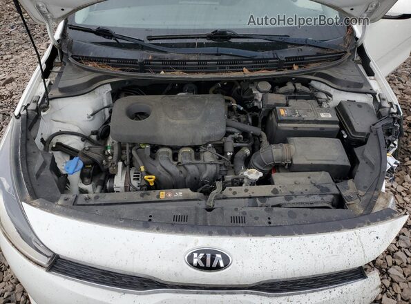 3KPA24AB2KE182333 2019 KIA RIO White Widok wnętrza z tyłu