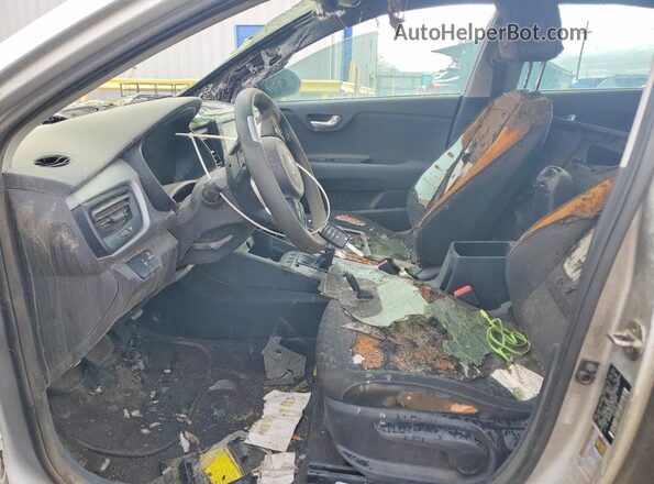 3KPA24AB2KE233376 2019 KIA RIO Silver Front interior view