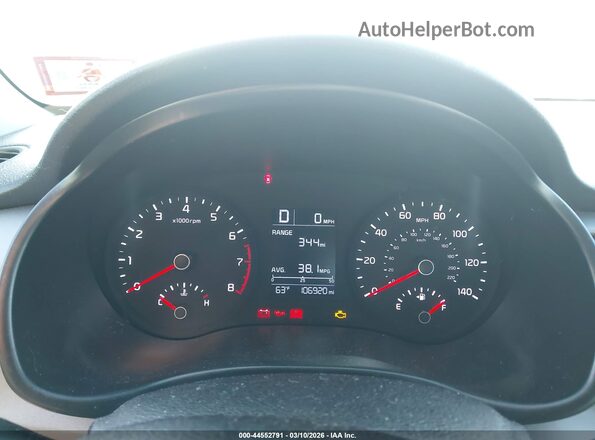 3KPA24AB7JE058945 2018 KIA RIO Белый Вид задних сидений