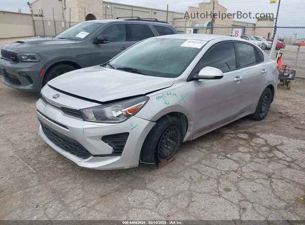 3KPA24AD0ME403674 2021 KIA RIO Silver Vista tres cuartos delantera izquierda