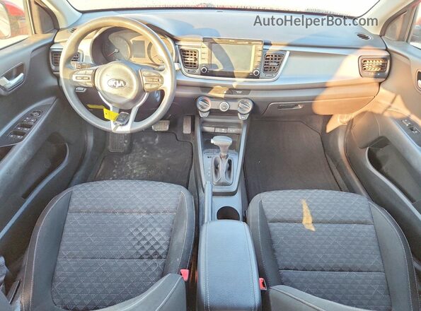 3KPA24AD2LE327986 2020 KIA RIO Красный Вид панели приборов