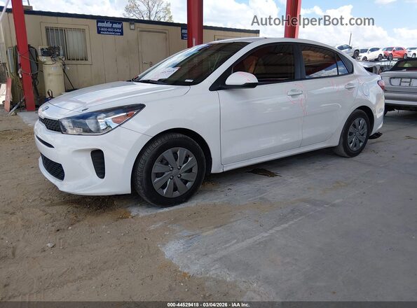 3KPA24AD3LE308895 2020 KIA RIO Белый Передняя левая четверть