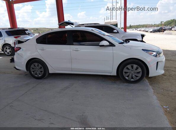 3KPA24AD3LE308895 2020 KIA RIO Белый Вид задней части салона