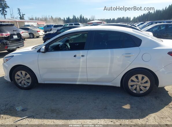 3KPA24AD4LE266186 2020 KIA RIO Белый Вид задней части салона
