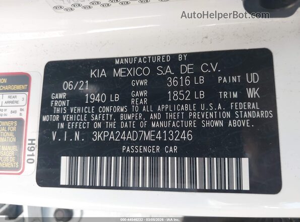 3KPA24AD7ME413246 2021 KIA RIO White Widok komory silnika