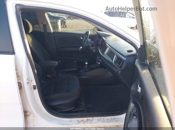 3KPA24AD7PE524075 2023 KIA RIO Белый Вид салона спереди