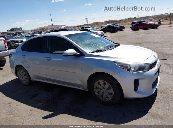 3KPA24AD8LE328091 2020 KIA RIO Серебряный Вид задней части салона
