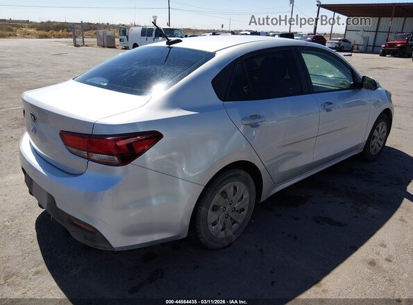 3KPA24AD8LE328091 2020 KIA RIO Серебряный Задняя правая четверть