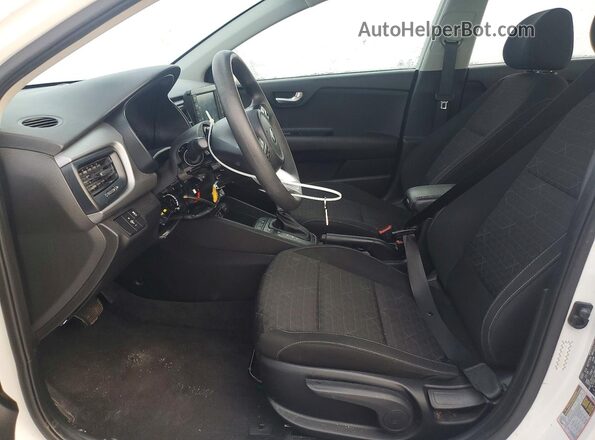 3KPA24AD9LE293044 2020 KIA RIO White Widok wnętrza z przodu