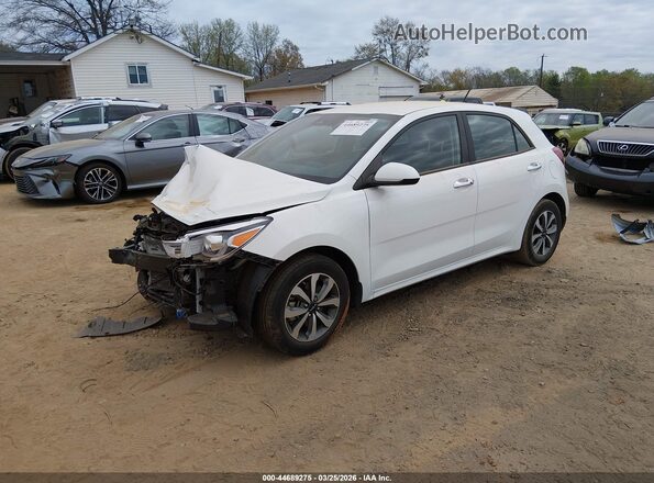 3KPA25AD9PE558654 2023 KIA RIO 5-DOOR Белый Передняя левая четверть
