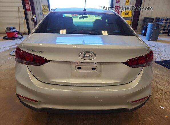3KPC24A65NE179653 2022 HYUNDAI ACCENT Серебряный Вид сзади
