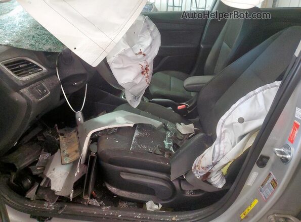 3KPC24A67NE170632 2022 HYUNDAI ACCENT Серебряный Вид салона спереди