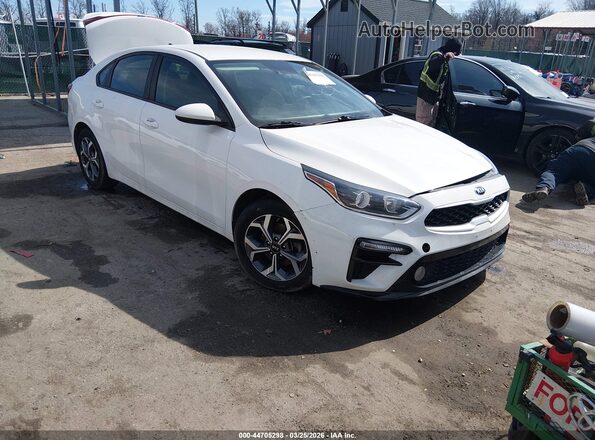 3KPF24AD0KE110800 2019 KIA FORTE Белый Передняя правая четверть