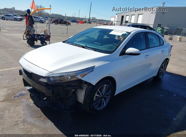 3KPF24AD1PE553044 2023 KIA FORTE Белый Передняя левая четверть