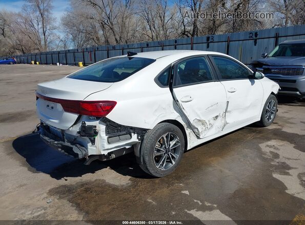 3KPF24AD1PE553044 2023 KIA FORTE Белый Задняя правая четверть