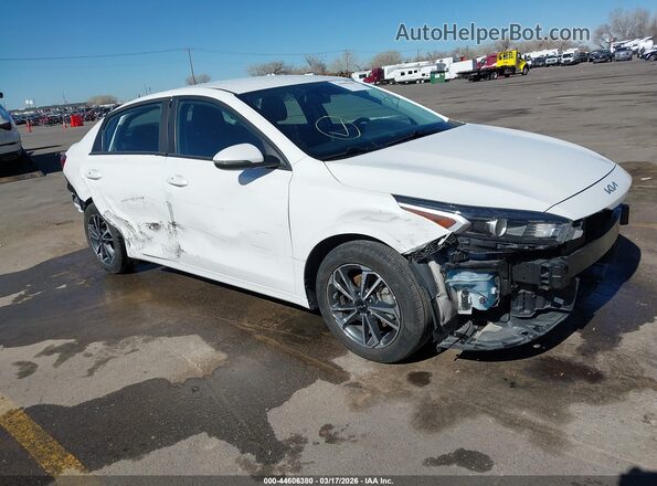 3KPF24AD1PE553044 2023 KIA FORTE Белый Передняя правая четверть