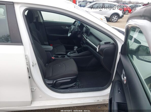 3KPF24AD2KE133897 2019 KIA FORTE White Widok wnętrza z przodu
