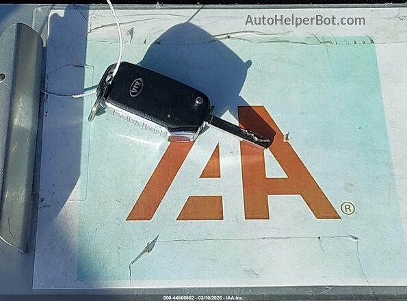3KPF24AD3LE251538 2020 KIA FORTE Красный Вид панели приборов