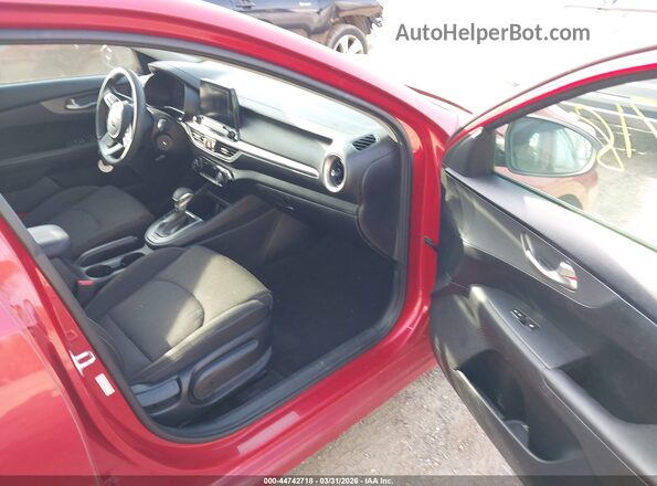 3KPF24AD5KE122103 2019 KIA FORTE Красный Вид салона спереди
