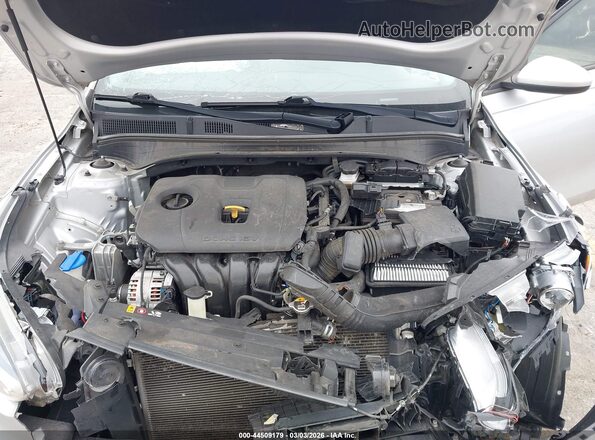 3KPF24AD6LE251680 2020 KIA FORTE Серебряный Вид сзади