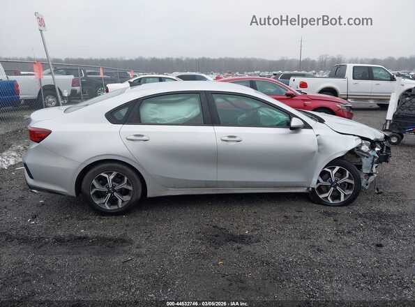 3KPF24AD6ME327755 2021 KIA FORTE Silver Widok wnętrza z tyłu