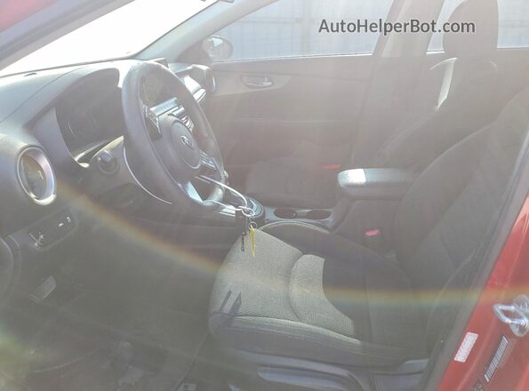 3KPF24AD7LE209177 2020 KIA FORTE Красный Вид салона спереди