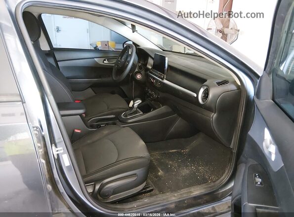 3KPF24AD7PE567773 2023 KIA FORTE Серый Вид салона спереди