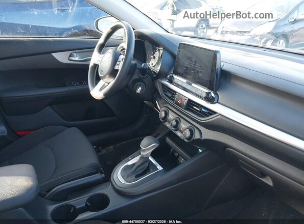 3KPF24AD7RE688080 2024 KIA FORTE Черный Вид салона спереди